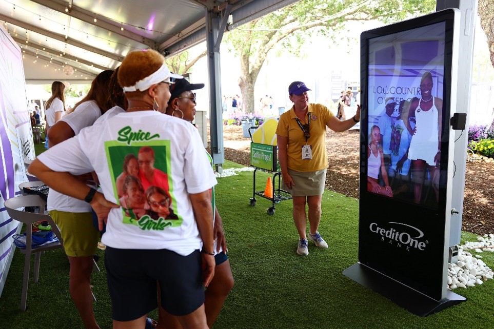 Credit One Bank brings highly acclaimed “Pose With the Pros” experience to the Western & Southern Open